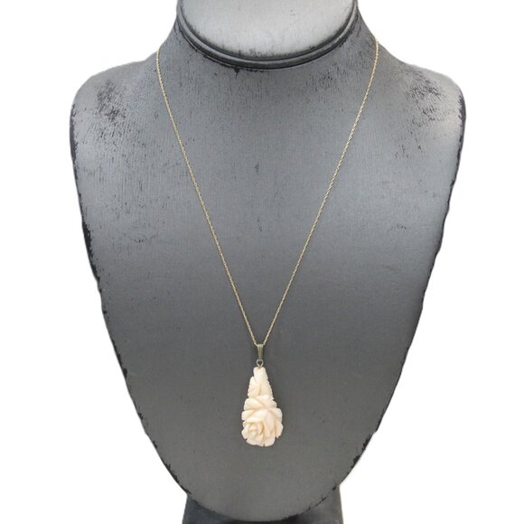14kt GOLD CHAIN WITH ANGELSKIN CORAL FLOWER PENDANT - Picture 4 of 5